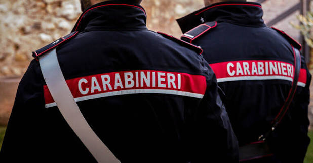 Corsico, vede un uomo galleggiare nel Naviglio: carabiniere si tuffa e salva 28enne